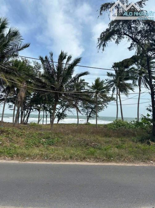 BÁN ĐẤT 1300m2 MT NGUYỄN CƠ THẠCH , P MŨI NÉ TP PHAN THIẾT