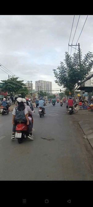 Giảm giá 2 tỷ. Bán gấp 2 căn nhà mặt tiền trước sau đường Huỳnh Tấn Phát. Giá 70tr/m2