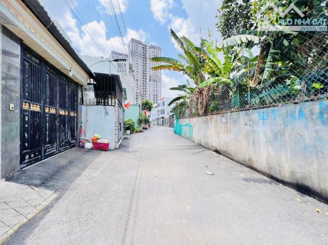 Bán Gấp Nhà Phố Cao Cấp Gần Chợ Đông Hòa Dĩ An Giá Siêu Tốt