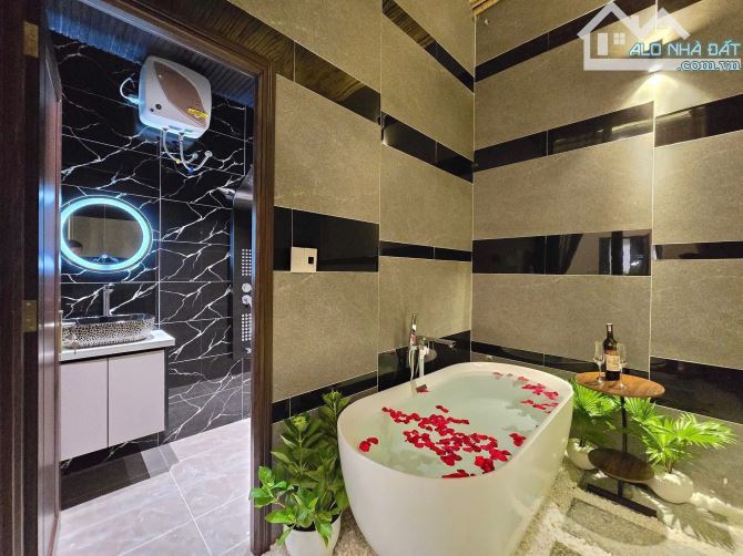 HẺM OTO TÔI CẦN BÁN GẤP NHÀ Tân Vĩnh, Phường 4, Quận 4.DT 75M2 .GIÁ 2 TỶ 8,SỔ RIÊNG - 10
