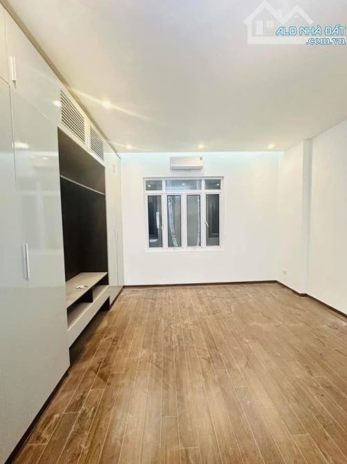 Lê Trọng Tấn, Phân lô Oto tránh, Sát phố, Ngõ thông, 5 tầng TM. 57m, MT5m. 17.8 tỷ - 10