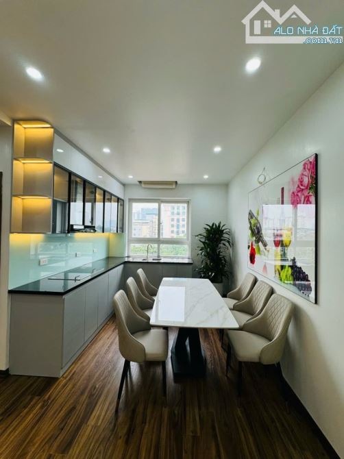 Bán Căn Hộ Nguyễn Ngọc Vũ - Nhà Đẹp 3 Ngủ – Nội Thất Mới, Giá Cực Tốt 5.x tỷ - 1