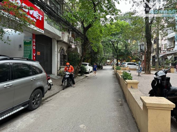 BÁN TOÀ NHÀ PHỐ NGUYÊN HỒNG 90m2 - 8T THANG MÁY - MT 7m - 42 TỶ - DÒNG TIỀN KHỦNG - KD - 1