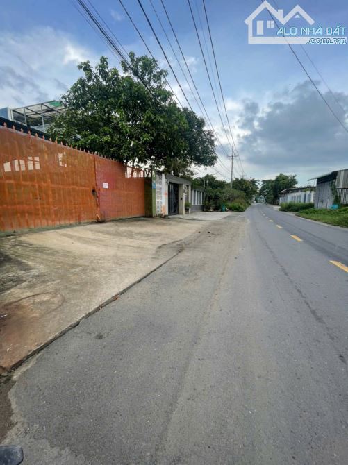 Nhà xưởng mt TL 824 xã Lương Bình, Bến Lức tổng dt 12738m2 giá 75 tỷ - 1