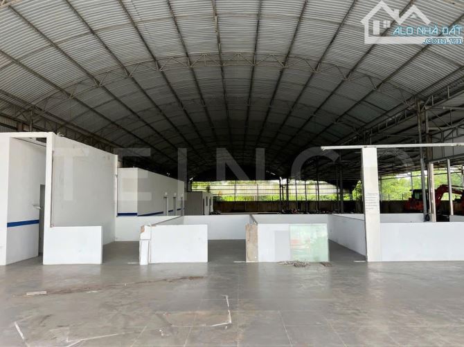 CCHO THUÊ KHO MẶT TIỀN PHẠM HÙNG - 1700m2 - 1