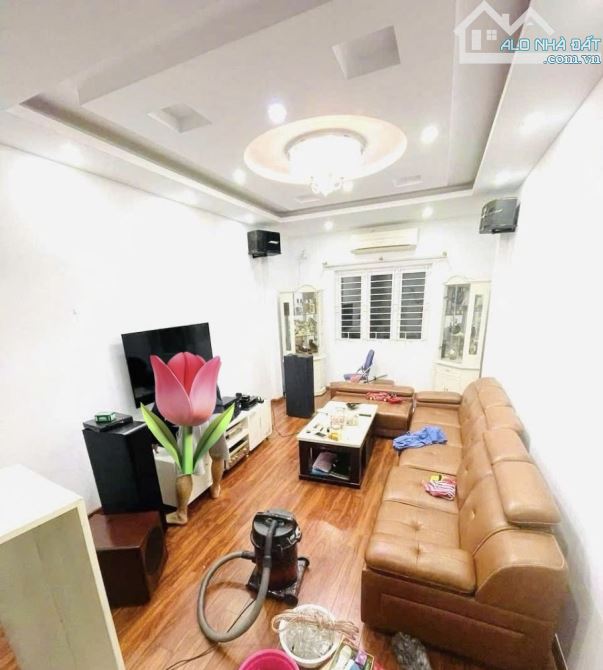 NHÀ MẶT NGÕ Ô TÔ PHỐ VŨ NGỌC PHAN- LÔ GÓC 3 THOÁNG - NGÕ THÔNG - 12 tỷ - 1