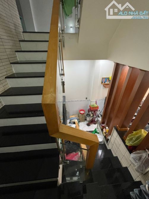 LÔ GÓC 2 MẶT TIỀN NGAY SÁT TÔ HIỆU XE HƠI VÔ NHÀ 64 M2 - 3 TẦNG  NHỈNH 5 TỶ - 1