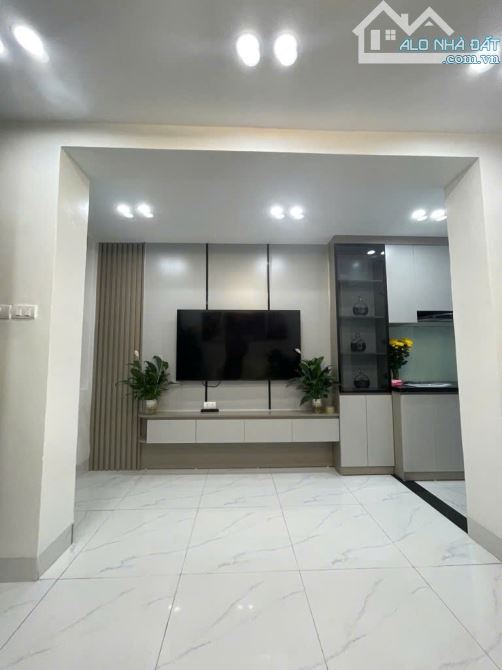 Bán nhà Đa Sỹ_Mặt phố kinh doanh_Ô tô đỗ cửa_2 mặt thoáng_Nở hậu_52 m2_8 tỷ 1 - 1