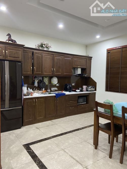Nhà riêng phố Trương Định cần bán gấp trong tháng, 55m x 5T, 10m ô tô đỗ, ngõ thông rộng - 1