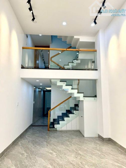 NHÀ MẶT TIỀN PHỐ CŨ NGUYỄN THỊ MINH KHAI: GIÁ 10.9 tỷ - 1