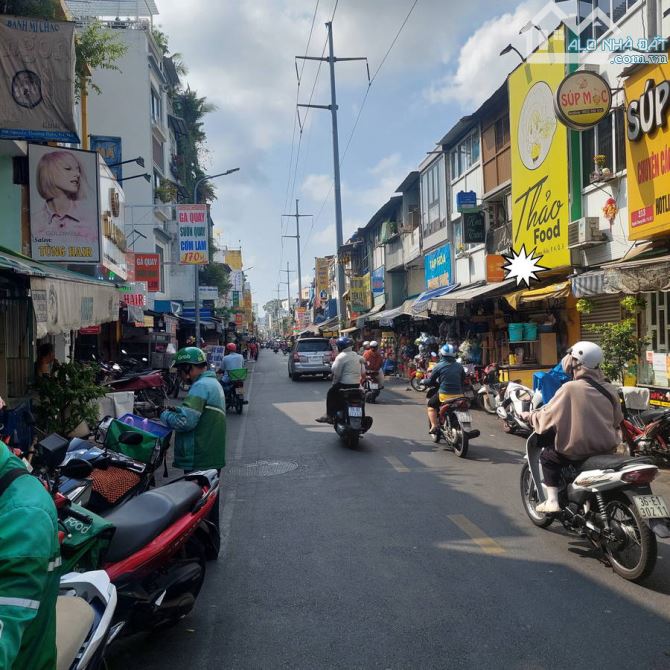 Vị trí nằm ngay khu phố ẩm thực sầm uất bậc nhất quận 3 với sổ hồng riêng - 1