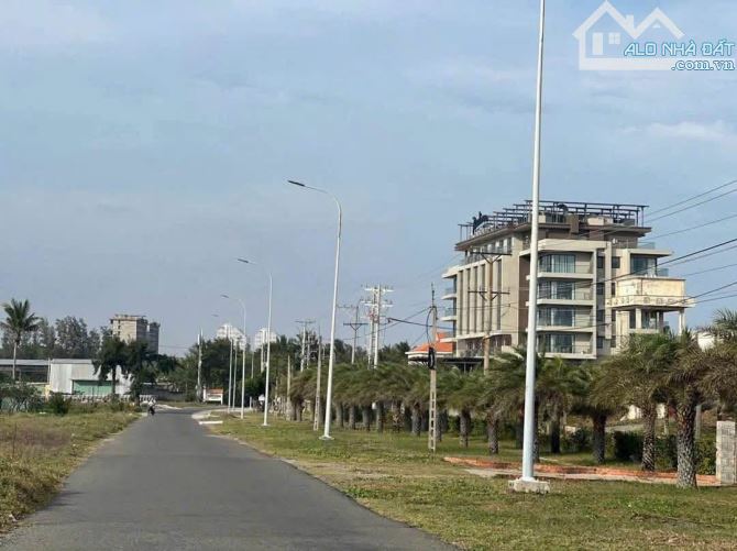 BÁN ĐẤT 1300m2 MT NGUYỄN CƠ THẠCH , P MŨI NÉ TP PHAN THIẾT - 1