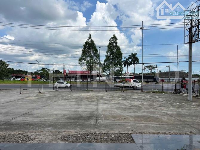 CCHO THUÊ KHO MẶT TIỀN PHẠM HÙNG - 1700m2 - 2