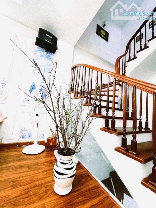 NHÀ MẶT NGÕ Ô TÔ PHỐ VŨ NGỌC PHAN- LÔ GÓC 3 THOÁNG - NGÕ THÔNG - 12 tỷ - 2