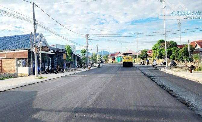 Bán nhà mới 2 tầng Diên Sơn - Diên Khánh đường oto 5m đang gần hoàn thiện - 2