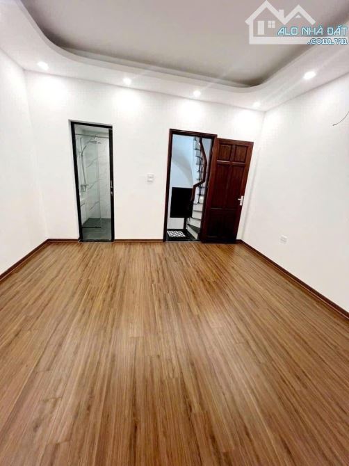 BÁN NHÀ NGÔ GIA TỰ CHỈ HƠN 7 TỶ - 4 TẦNG - DIỆN TÍCH 41M2 - Ô TÔ ĐỖ CỬA - GIÁ CỰC HIẾM - 2
