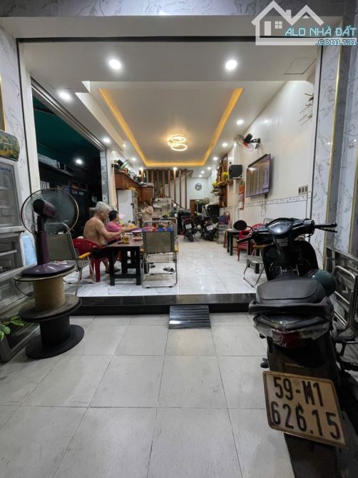 LÔ GÓC 2 MẶT TIỀN NGAY SÁT TÔ HIỆU XE HƠI VÔ NHÀ 64 M2 - 3 TẦNG  NHỈNH 5 TỶ - 2