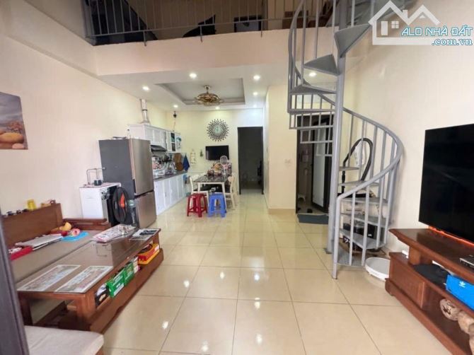 NHÀ RỘNG 56m - MT 4,6m - chỉ 5 tỷ - ngõ nông phố Nguyễn Văn Linh - 2