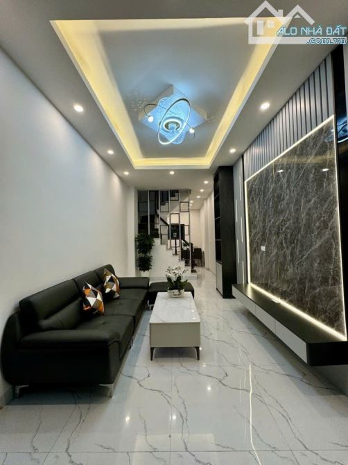 Bán nhà  Giáp Nhị - Thịnh Liệt  ,DT38m ,Giá Nhỉnh 8 tỷ ,Phân Lô , 20m ra ô tô , Thang máy - 2