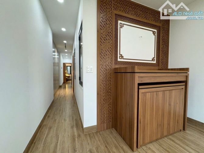 NHÀ MẶT TIỀN PHỐ CŨ NGUYỄN THỊ MINH KHAI: GIÁ 10.9 tỷ - 2