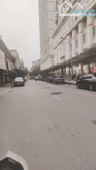 MẶT  PHỐ- LÔ GÓC - VỈA HÈ - KINH DOANH SẦM UẤT- MẠC THỊ BƯỞI- 48 m chỉ 15 Đồng - 2