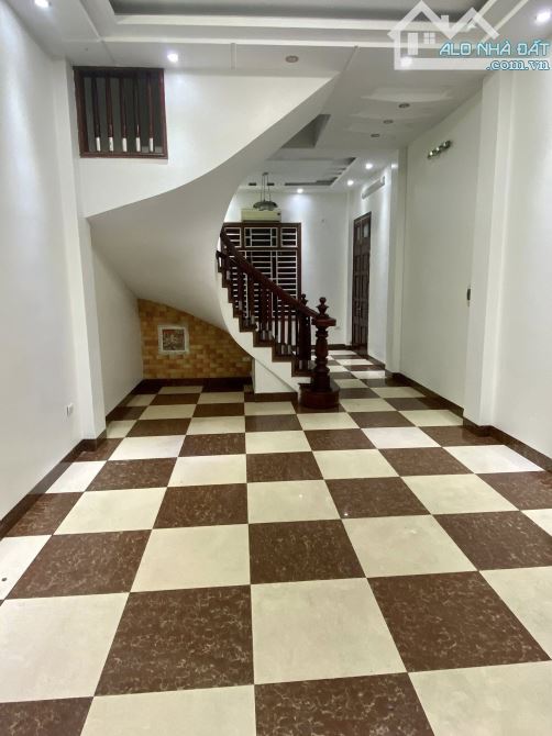 Cần bán gấp siêu phẩm phân lô Trần Quốc Hoàn 60m2, 4T, lô góc, ô tôm kinh doanh tốt - 2