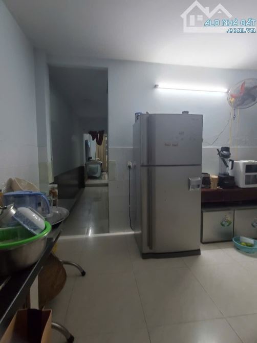 Giảm giá 2 tỷ. Bán gấp 2 căn nhà mặt tiền trước sau đường Huỳnh Tấn Phát. Giá 70tr/m2 - 2