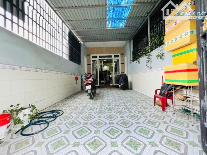 Bán Gấp Nhà Phố Cao Cấp Gần Chợ Đông Hòa Dĩ An Giá Siêu Tốt - 2