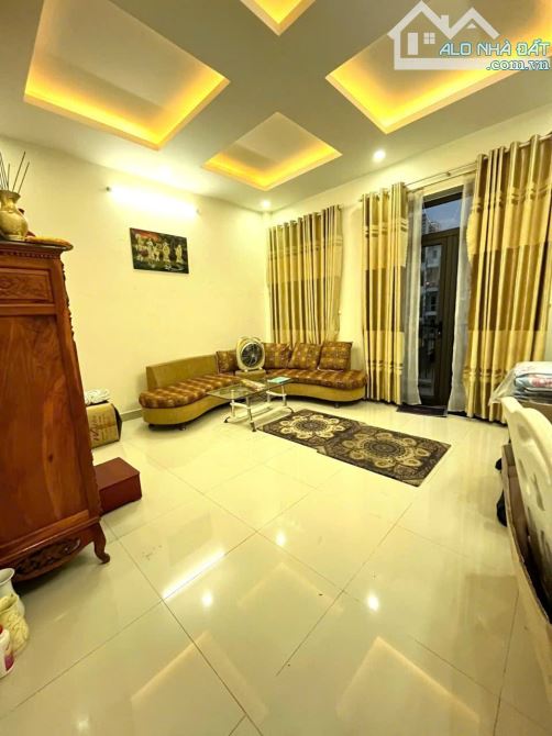 NHÀ 3 TẦNG MẶT TIỀN ĐƯỜNG HỒ XUÂN HƯƠNG  - GẦN BIỂN MỸ KHÊ - NGŨ HÀNH SƠN. - 3