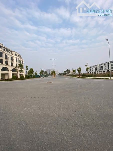 Siêu hiếm, nhà mới lô góc Lai Xá - Hoài Đức, 38m x 5T, chỉ 4.7 tỷ, ô tô vào nhà, 20m ra - 3