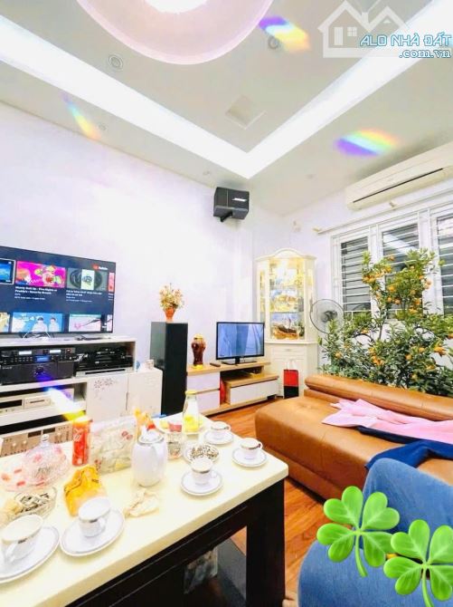 NHÀ MẶT NGÕ Ô TÔ PHỐ VŨ NGỌC PHAN- LÔ GÓC 3 THOÁNG - NGÕ THÔNG - 12 tỷ - 3