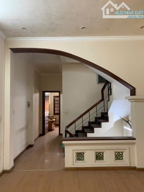 Bán nhà 4 tầng khu phân lô Tôn Đức Thắng, gần Văn Miếu Quốc Tử Giám, ô tô đỗ ngày đêm. - 3