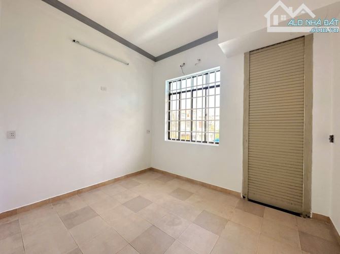 Cho Thuê Nhà 1 Trệt 4 Lầu P Tam Hiệp Mặt Tiền Đường Lý Văn Sâm - 3