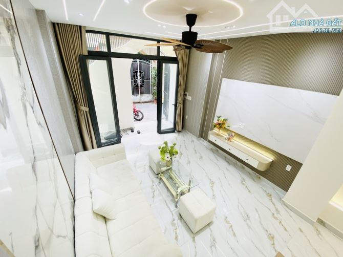 Cần bán siêu phẩm nhà đẹp, 45m2, 2 tầng, tặng nội thất, hẻm xe hơi, giá chỉ  5.85 tỷ - 3