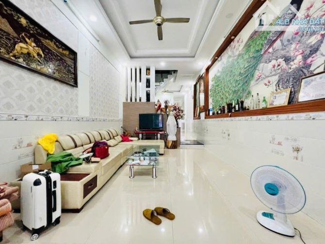Bán Gấp Nhà Phố Cao Cấp Gần Chợ Đông Hòa Dĩ An Giá Siêu Tốt - 3