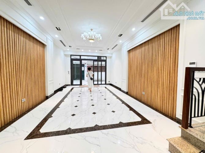 Phân Lô Hoàng Quốc Việt 55m x 6T, MT 4,5m, TM, ô tô tránh, KD đỉnh, Full NT 25,8 tỷ. - 4