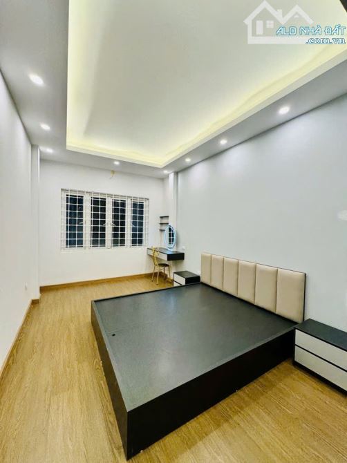 Bán nhà  Giáp Nhị - Thịnh Liệt  ,DT38m ,Giá Nhỉnh 8 tỷ ,Phân Lô , 20m ra ô tô , Thang máy - 4