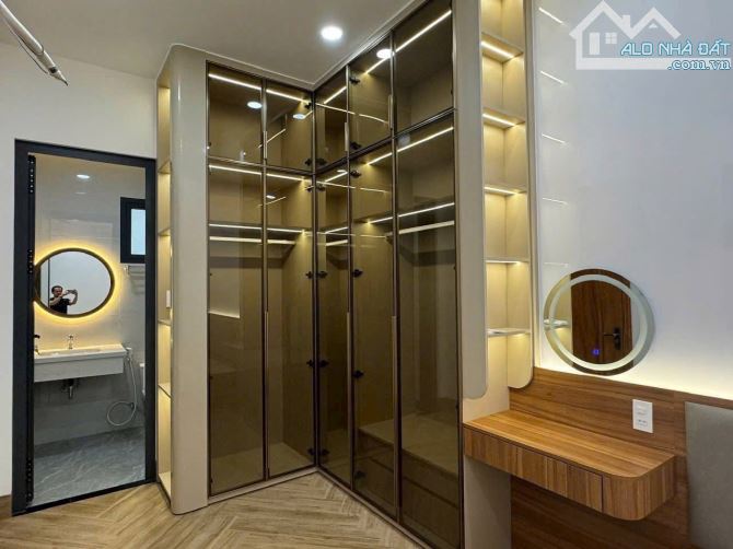 NHÀ MẶT TIỀN PHỐ CŨ NGUYỄN THỊ MINH KHAI: GIÁ 10.9 tỷ - 4