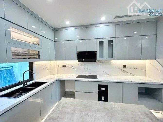 BÁN NHÀ PHỐ TRẦN QUỐC HOÀN – 55m², 6 TẦNG, MẶT TIỀN 4.2m, Ô TÔ TRÁNH – NHỈNH 17 TỶ - 4