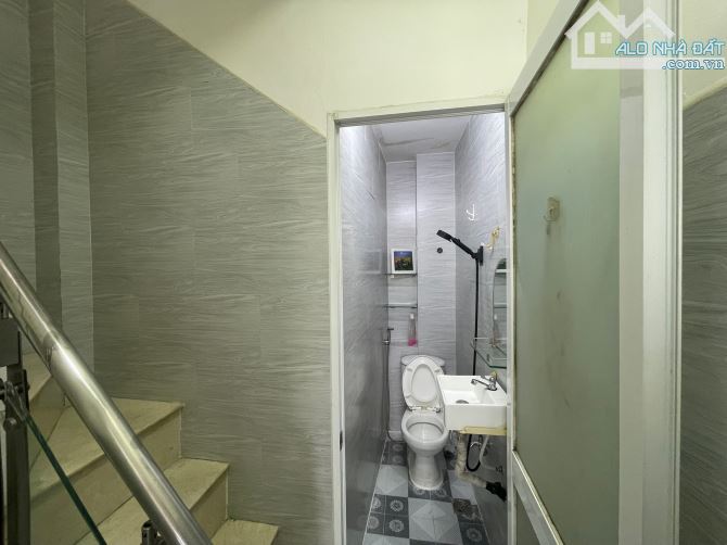 NHÀ 4 TẦNG, HẺM ĐƯỜNG HOÀNG DIỆU QUẬN 4, CÁCH CHỢ BẾN THÀNH 5 PHÚT, CHỈ 2,65 T - 4