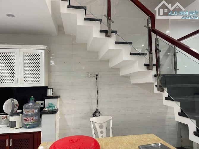 Nguyễn Phước Nguyên , Nhà 3 tầng kiên cố, diện tích lớn 157m. Bán gấp - 5