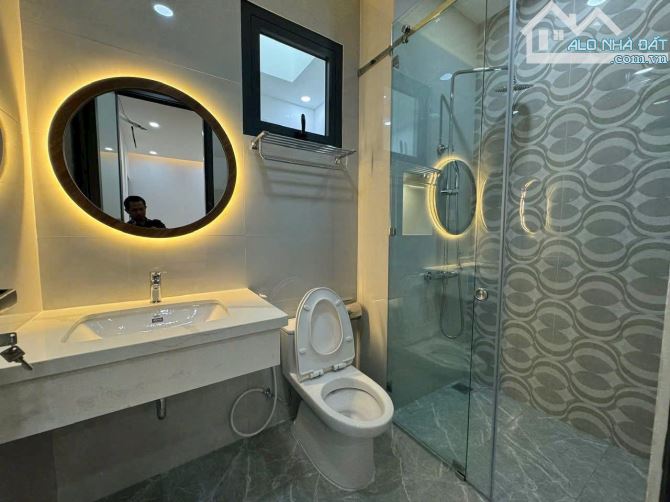 NHÀ MẶT TIỀN PHỐ CŨ NGUYỄN THỊ MINH KHAI: GIÁ 10.9 tỷ - 5