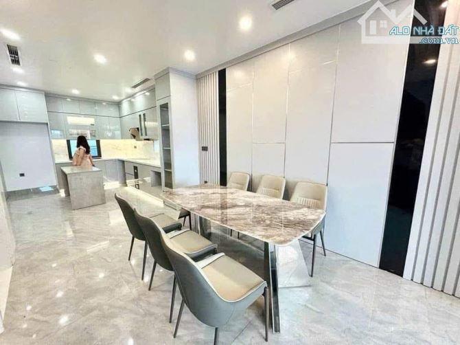 BÁN NHÀ PHỐ TRẦN QUỐC HOÀN – 55m², 6 TẦNG, MẶT TIỀN 4.2m, Ô TÔ TRÁNH – NHỈNH 17 TỶ - 5