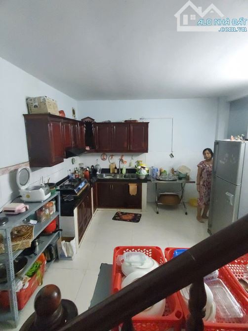 Giảm giá 2 tỷ. Bán gấp 2 căn nhà mặt tiền trước sau đường Huỳnh Tấn Phát. Giá 70tr/m2 - 5