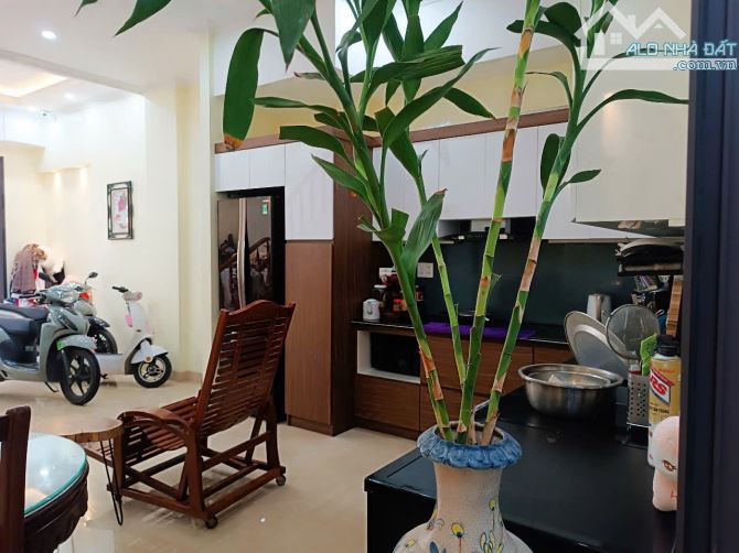 Vị trí nhà tại tuyến 2 Văn Cao - Cách mặt đường chỉ 70m - Diện tích 50m2 ngang 5m nở hậu - - 6