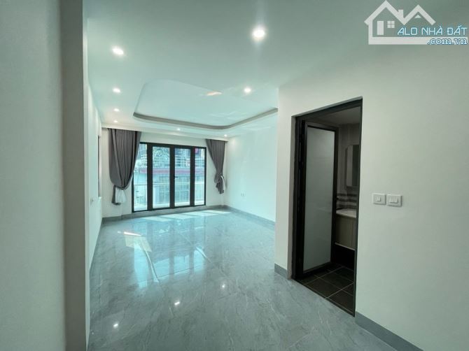NHÀ ĐẸP DÂN XÂY PHỐ TRẠM - 3 THOÁNG - 07 TẦNG GARA Ô TÔ - THANG MÁY - NGÕ THÔNG - CỰC HIẾM - 6