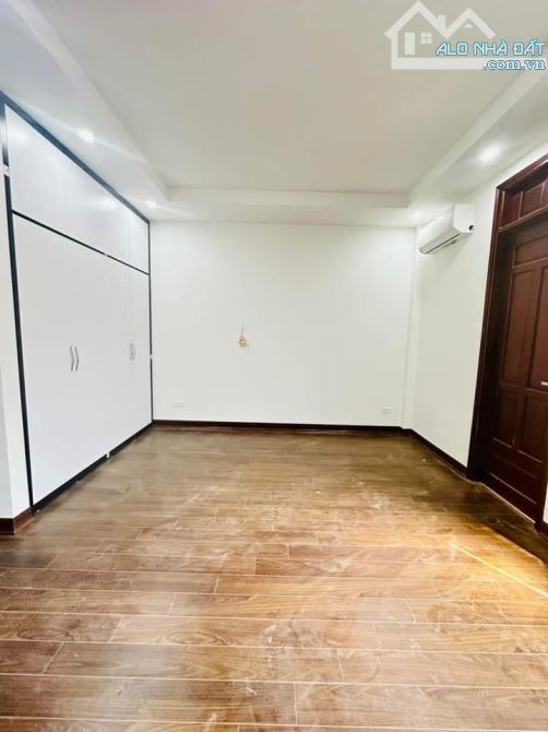 Lê Trọng Tấn, Phân lô Oto tránh, Sát phố, Ngõ thông, 5 tầng TM. 57m, MT5m. 17.8 tỷ - 6