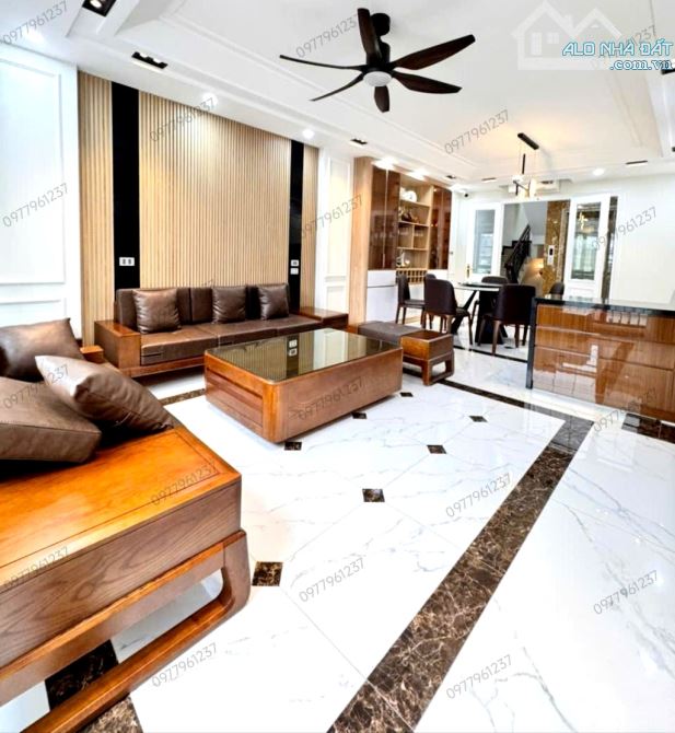 BÁN NHÀ HOÀNG QUỐC VIỆT 55m2 × 6T × MT 4,5m - THANG MÁY - 2 Ô TÔ TRÁNH TRƯỚC NHÀ, KD - VP - 6