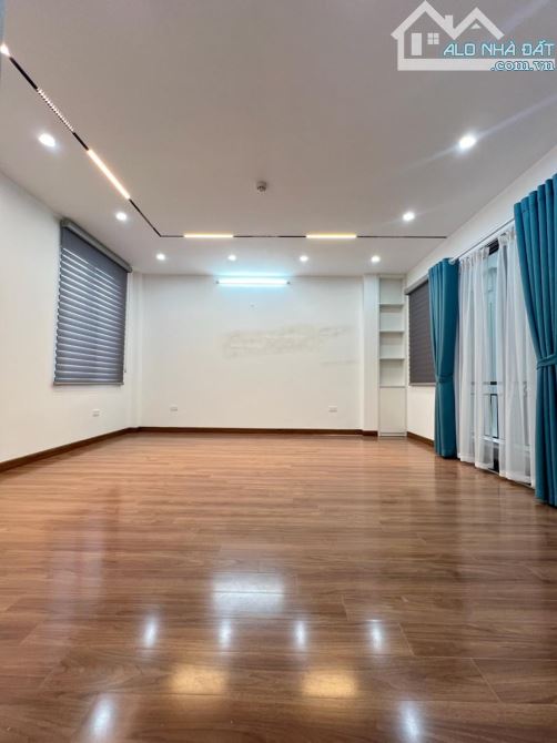 Siêu Phẩm! Chỉ 10 Tỷ , Bán Nhà Phú Thượng, Tây Hồ - Gần Đường Đôi - Gara Ô tô - 7 Tầng - 7