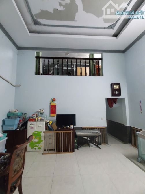 Giảm giá 2 tỷ. Bán gấp 2 căn nhà mặt tiền trước sau đường Huỳnh Tấn Phát. Giá 70tr/m2 - 7